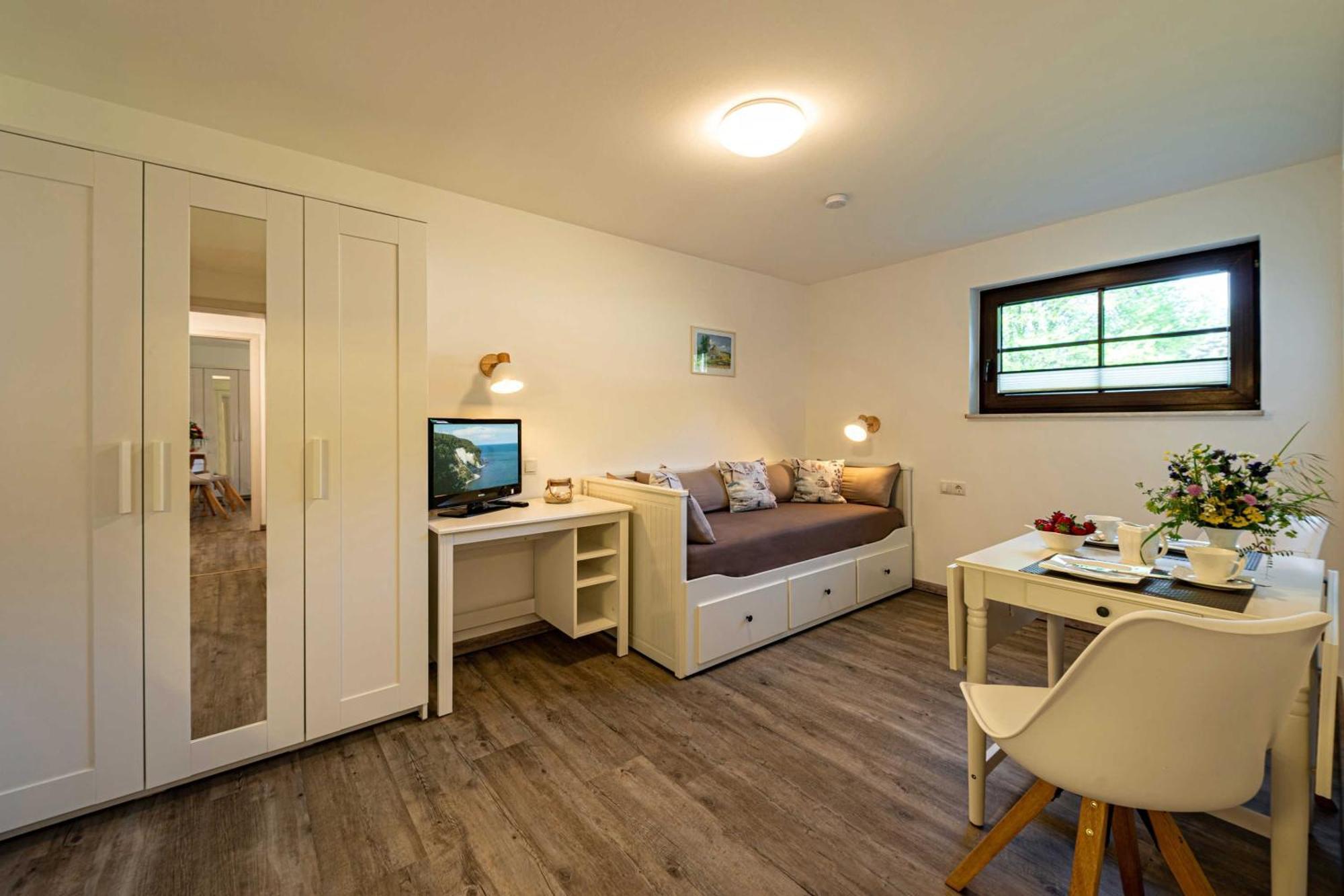 Selliner Ferienappartements Mit Balkon Und Seeblick Экстерьер фото
