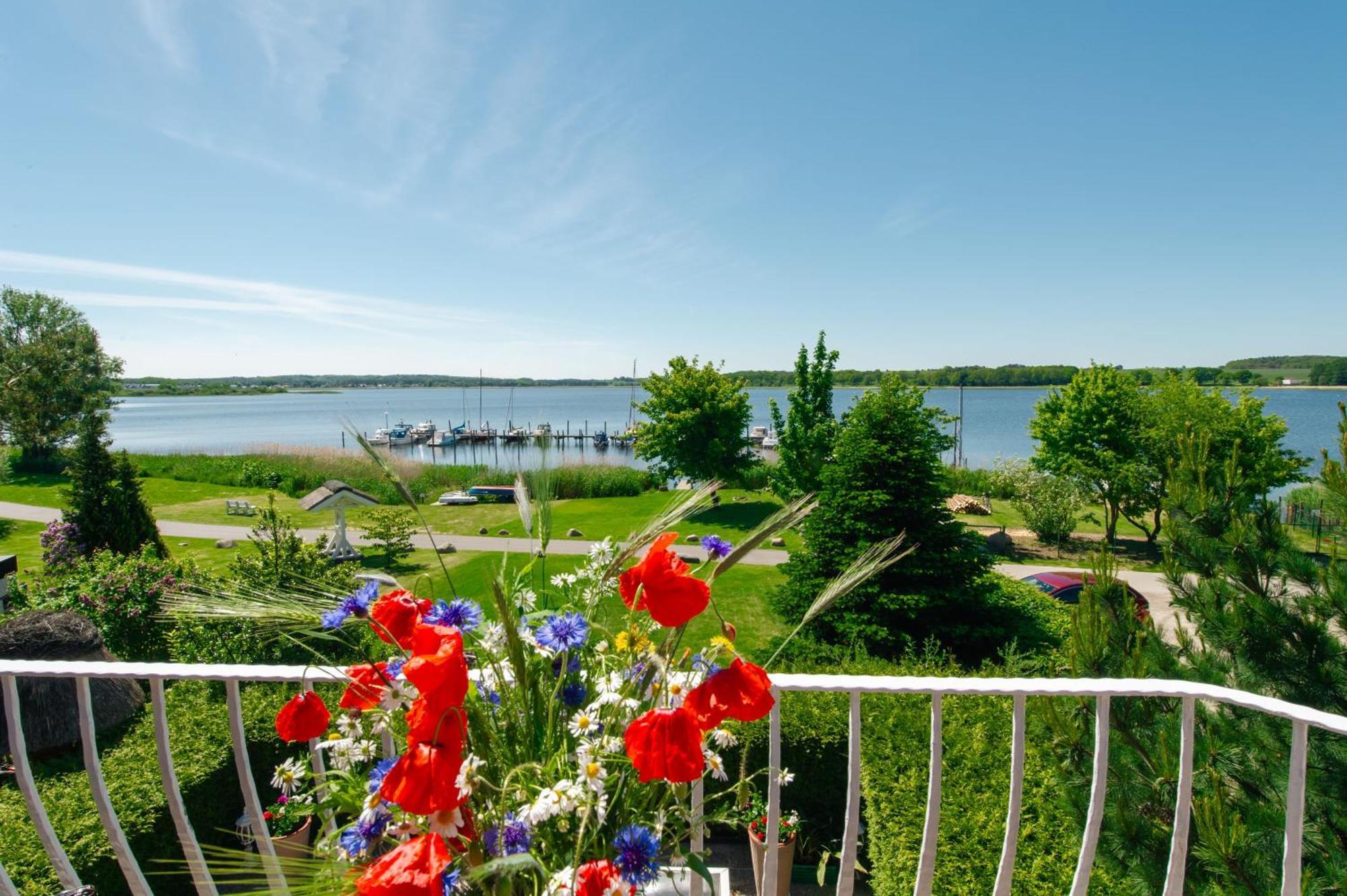 Selliner Ferienappartements Mit Balkon Und Seeblick Экстерьер фото